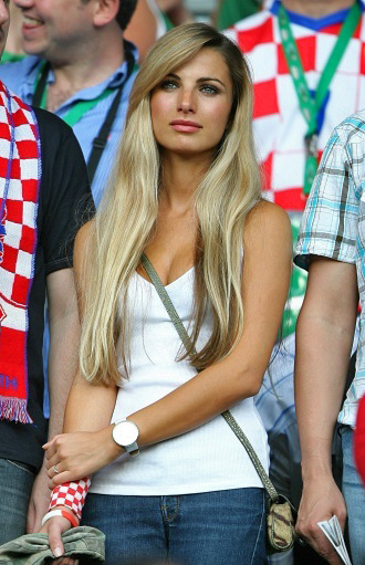 sexy-tifosa-croata-ad-euro-2012.jpg